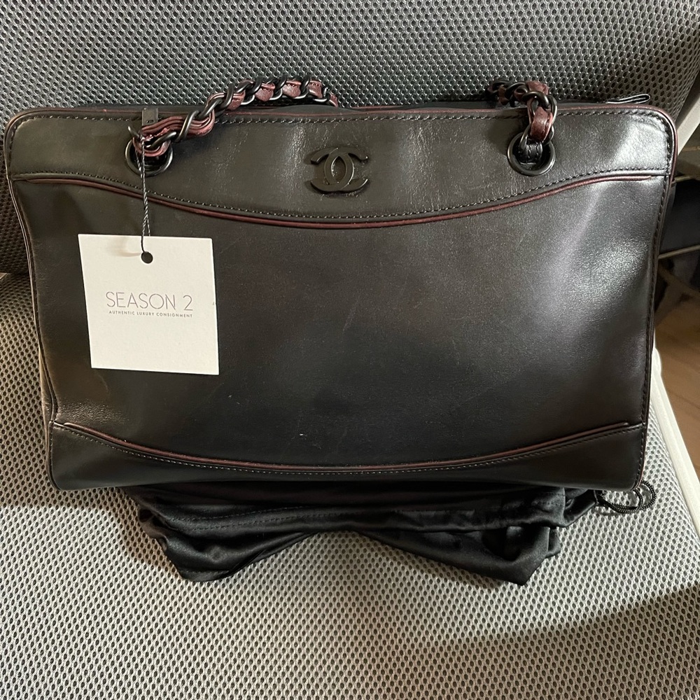 Great condition! Pre-loved Authentic Chanel bowler blood/burgundy.